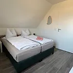 Apartment Sweet Sleep *